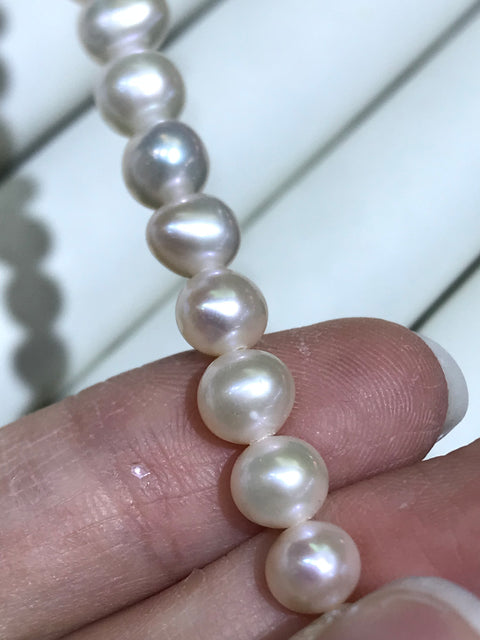 Kalung mutiara air tawar bening Ukuran 6-7mm Gaya sederhana dan elegan Mutiara alami dengan sedikit ketidaksempurnaan Pengiriman sudah termasuk pajak