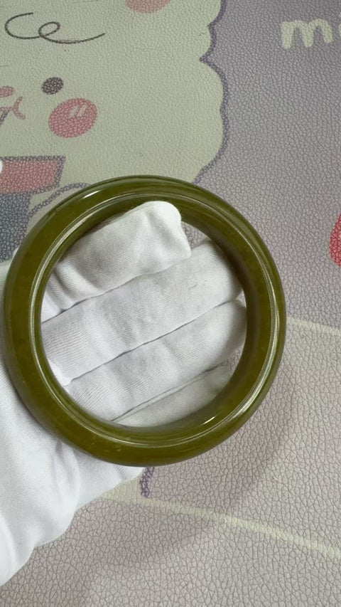 Gelang giok Xiuyan yang indah, diameter dalam: 64mm, lebar samping 14.1mm, batu alam dihasilkan secara alami, polanya acak, termasuk pajak pengiriman