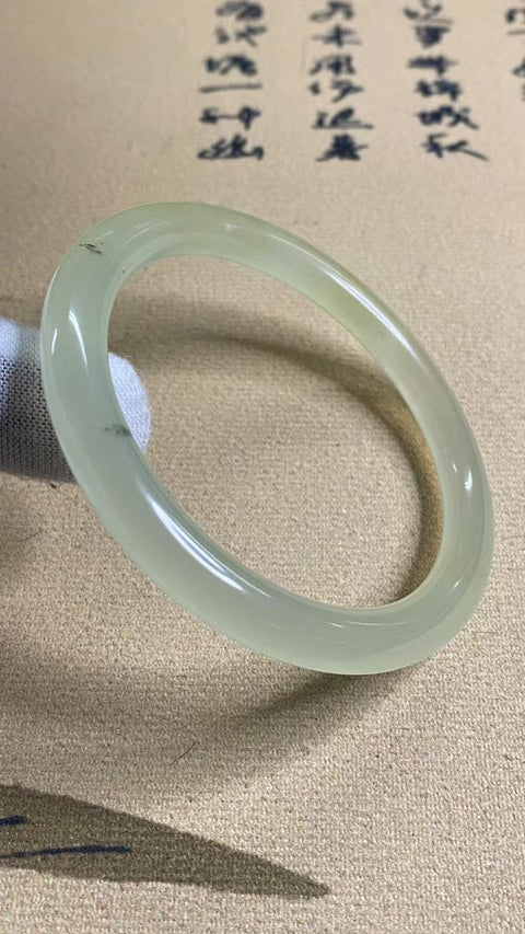 Gelang Gelang Kecantikan Batu Giok Cui Alami Ukuran 57-59mm Ukuran 58.4mm Batu giok adalah batu giok yang terbentuk secara alami Pola dikemas secara acak Termasuk ongkos kirim dan pajak