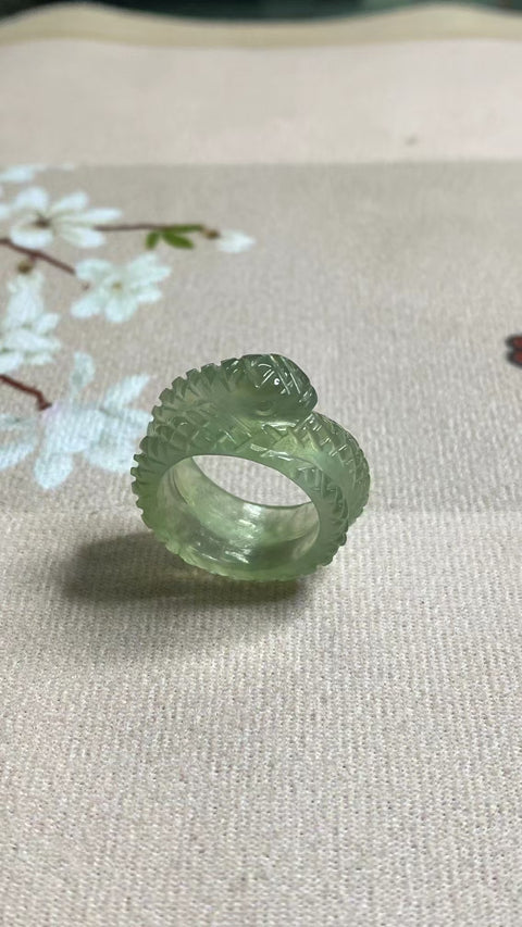 Cincin Hijau Es Giok Cui Giok Alami Ukuran 18.8mm Giok halus dan hangat dengan warna yang indah Pengiriman dan pajak sudah termasuk.