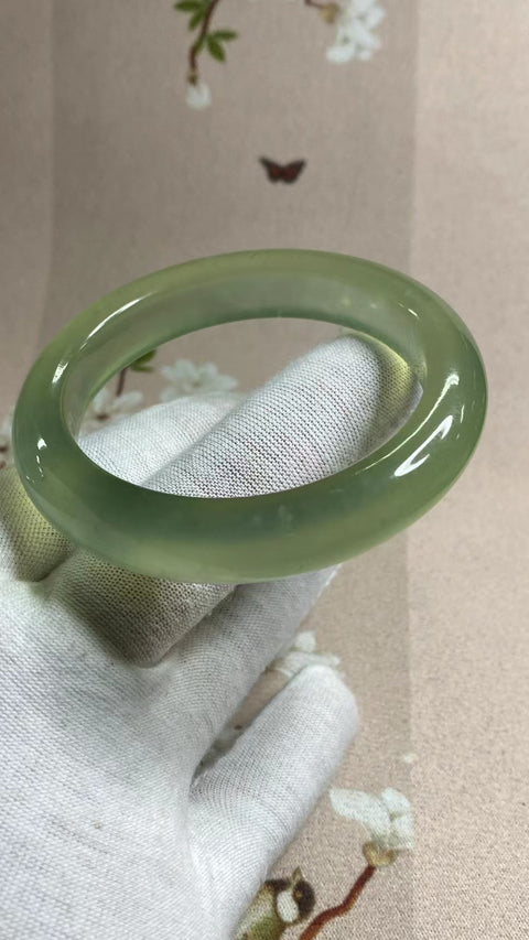 Gelang Hijau Es Giok Cui Giok Alami Ukuran 54-56mm Ukuran 55.3mm Lebar Sisi 12.1mm Giok terjadi secara alami Pola acak termasuk pajak pengiriman