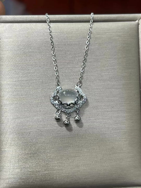 Kalung Kunci Ruyi Giok Cui Giok Alami 925 pengaturan perak Giok bersih dan halus Ukuran 10 * 8mm Pengiriman dan pajak sudah termasuk.