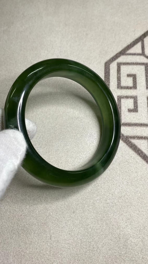 Gelang Gelang Milkcap Titi Giok Hijau Cui Giok Alami Ukuran 55-57mm Ukuran 56mm Lebar Sisi 12.8mm Giok terjadi secara alami Pola acak Pengiriman dan pajak sudah termasuk.