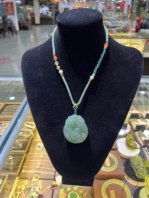 Gaya Liontin Giok Alami: Giok yang indah, bersih, halus, dan hangat Termasuk ongkos kirim dan pajak.