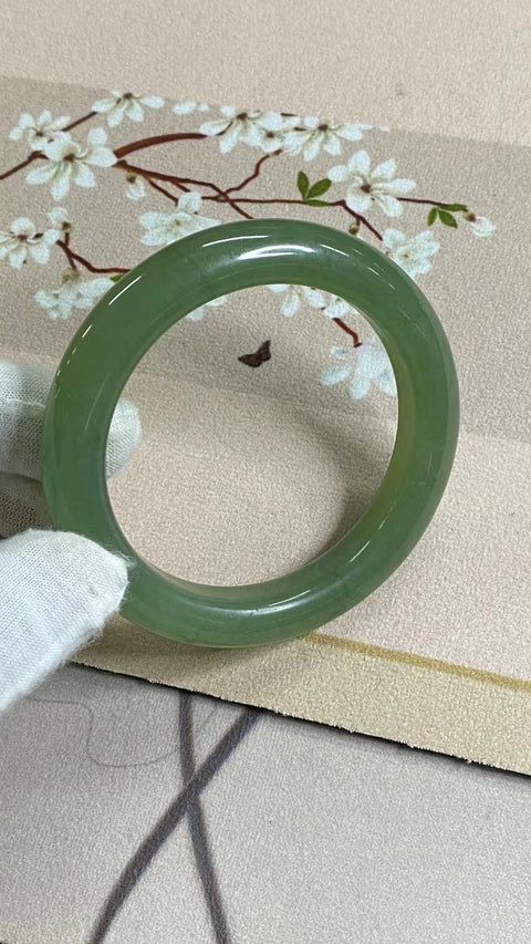 Gelang Giok Ciu Alami Ukuran 58-60mm Ukuran 59.7mm Ukuran 11.8mm Giok adalah batu giok yang terbentuk secara alami Pola acak termasuk pajak pengiriman