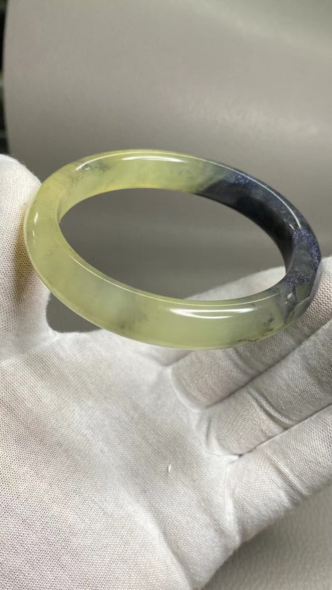 Gelang Lukisan Pemandangan Giok Cui Alami Ukuran 61-63mm Ukuran 62.7mm Lebar Sisi 12.2mm Batu giok semuanya terjadi secara alami Pola acak termasuk pajak pengiriman