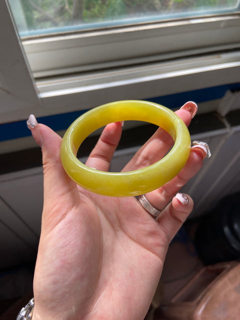 Gelang Bunga Emas Giok Cui Giok Alami Ukuran 59.5mm Giok ini bersih, halus dan hangat Giok ini terbentuk secara alami Pola-polanya acak Termasuk ongkos kirim dan pajak