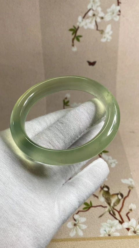 Gelang Giok Ciu Alami Ukuran 58-60mm Ukuran 59mm Lebar Sisi 12.5mm Giok terjadi secara alami Pola acak Pengiriman dan pajak sudah termasuk.