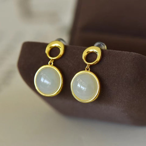 2295 Anting Giok Hetian Alami Ukuran 12 * 12mm 925 Giok Tatahan Perak yang halus dan hangat Sudah termasuk ongkos kirim dan pajak.