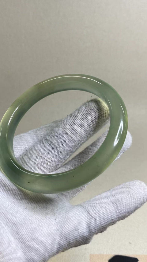 Gelang Hijau Es Giok Cui Giok Alami Ukuran 64-66mm Ukuran 65.5mm Lebar Sisi 11.2mm Giok terjadi secara alami Pola acak termasuk pajak pengiriman
