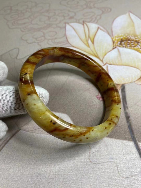 Gelang Giok Bunga Giok Cui Giok Alami Ukuran 61-63mm Ukuran 62.3mm Lebar Sisi 13.5mm Giok terjadi secara alami Pola acak Pengiriman dan pajak sudah termasuk.