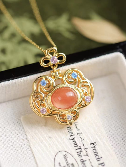 Kalung merah alami yang terbuat dari perak 925, batu gioknya bersih, halus dan hangat, serta gayanya yang modis dan penuh gaya.