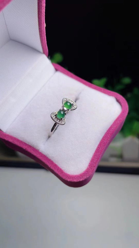 Cincin Busur Giok Guatemala Jadeite alami yang bersih, halus, dan hangat Ukuran 0,4 sudah termasuk pajak pengiriman.