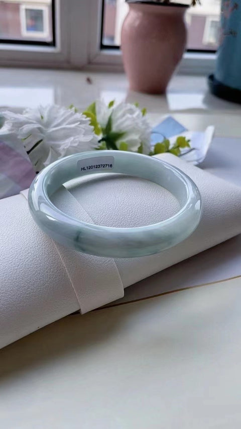 Gelang barang dari batu giok alami Batu giok bersih dan halus serta hangat Pola batu giok yang indah Ukuran 60mm Batu giok terjadi secara alami Pola acak & sudah termasuk pajak pengiriman