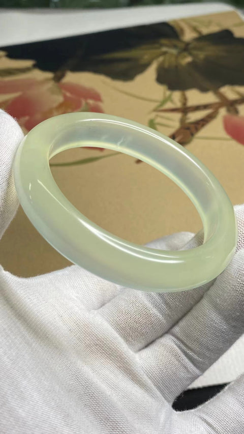 Gelang Cahaya Giok Giok Es Giok Putih Alami Ukuran 57-59mm Ukuran 58.6mm Lebar Sisi 12.7mm Giok semuanya terjadi secara alami Pola acak Termasuk pajak pengiriman.