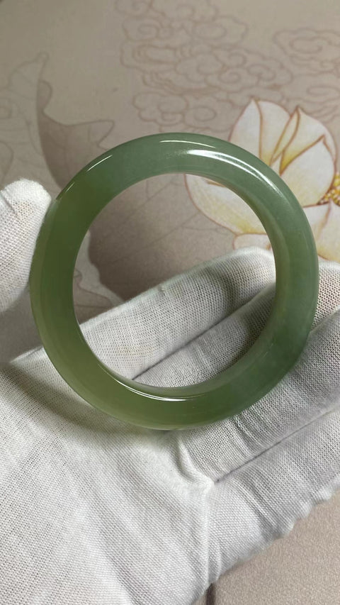 Gelang Giok Cui Alami Ukuran 55-57mm Ukuran 56.1mm Lebar Sisi 11.8mm Giok terjadi secara alami Pola acak Termasuk pajak pengiriman.