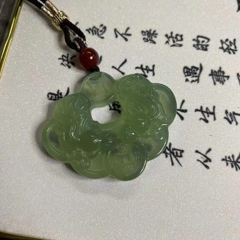 Liontin Giok Alami Emas Emas Ukuran 48 * 40mm & nbsp; Giok bersih, halus dan hangat Termasuk ongkos kirim dan pajak.