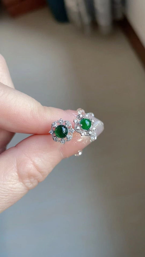 Anting Jadeite Alami Bahan Pit Tua Ukuran 5mm Giok halus dan hangat; Sudah Termasuk Pajak Pengiriman