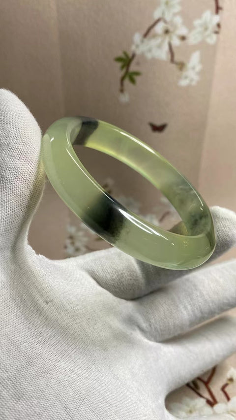 Gelang Lukisan Warna Musim Semi Giok Cui Giok Alami Ukuran 55-57mm Ukuran 56.8mm Lebar Sisi 11.7mm Giok terjadi secara alami Pola acak Pajak Pengiriman Termasuk