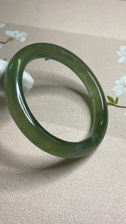Gelang Bahan Fine Jade 180 Ukuran Gelang 58-60mm Ukuran 59.5mm Lebar Sisi 11mm Batu giok terjadi secara alami Pola acak Termasuk ongkos kirim dan pajak.