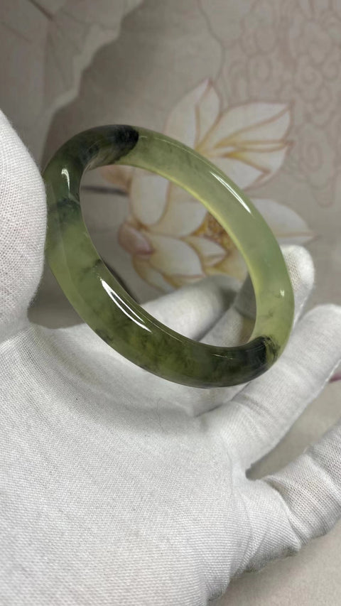 Gelang Lukisan Lanskap Bawah Es Giok Cui Giok Alami Ukuran 61-63mm Ukuran 62.8mm Lebar Sisi 12.2mm Giok semuanya terjadi secara alami Pola pengiriman acak Termasuk Pajak Pengiriman