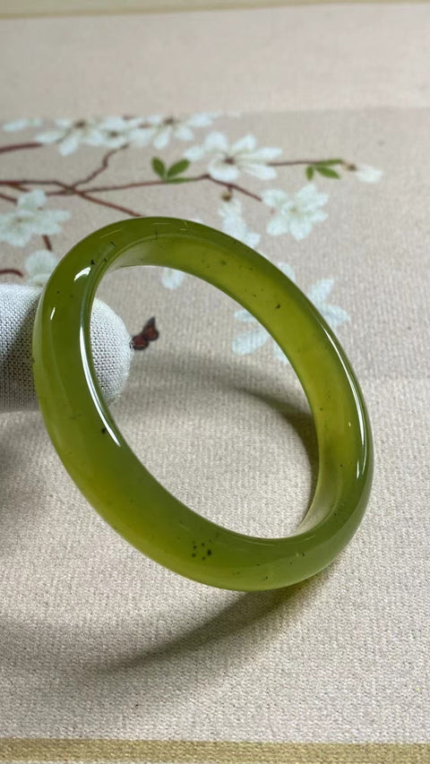 Gelang Tinta Hijau Es Giok Cui Giok Alami Ukuran 51-53mm Ukuran 52.6mm Lebar Sisi 11.3mm Giok semuanya terjadi secara alami Pola acak Pajak Pengiriman Sudah Termasuk