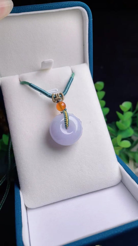 Liontin Jepitan Roti Jadeite Alami Jade bersih, halus dan hangat Ukuran 2.0 * 1.2cm Sudah termasuk pajak pengiriman.