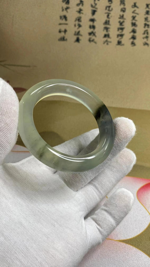 Gelang Lukisan Warna Musim Semi Giok Cui Giok Alami Ukuran 49-51mm Ukuran 50.4mm Lebar Sisi 12.4mm Giok semuanya terjadi secara alami Pola pengiriman acak Termasuk Pajak Pengiriman