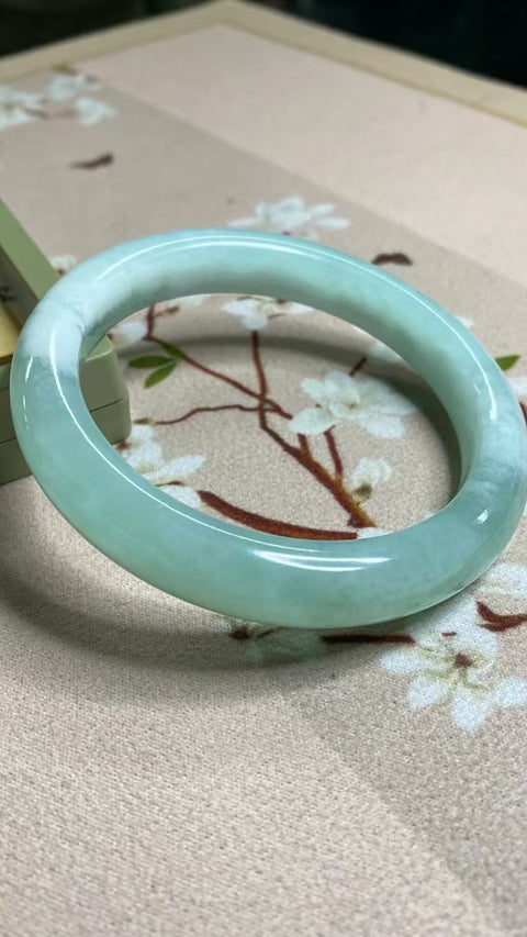 Gelang Jelly Celestite Giok Cui Jade Alami Ukuran 65-57mm Ukuran 66.1mm Lebar Sisi 12.5mm Giok terjadi secara alami Pola acak termasuk pajak pengiriman