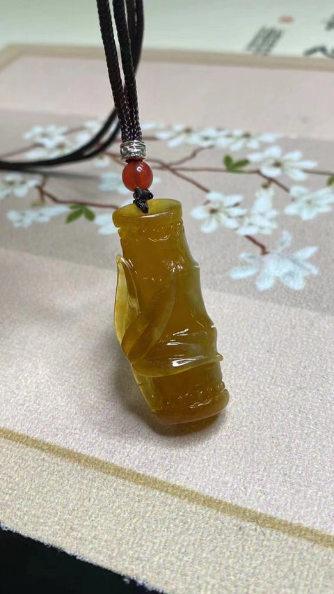 Liontin Bambu Bambu Giok Bunga Giok Alami Warna yang indah Ukuran Unik 42 * 18.6mm Berarti kedamaian dan kemakmuran Sudah termasuk ongkos kirim dan pajak.