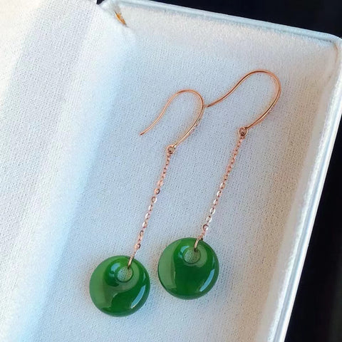 Kait telinga jasper alami dengan warna hijau yang kaya emas 18 karat ukuran 12mm sudah termasuk pajak pengiriman.
