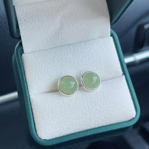 Anting Giok Giok Hetian Alami 925 bertatahkan perak Warna yang indah Ukuran 9,5 mm Giok baik-baik saja dan hangat Sudah termasuk pajak pengiriman.