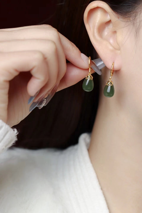 Anting-anting giok hijau giok Hetian alami 925 tatahan perak Giok bersih, halus dan hangat Termasuk ongkos kirim dan pajak
