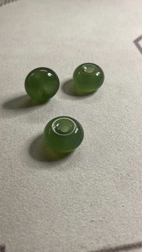 Gesper Ban Miniatur Giok Alami Ukuran 21 * 13mm Giok bersih, halus dan hangat, gayanya sederhana dan kompak, sudah termasuk pajak pengiriman.