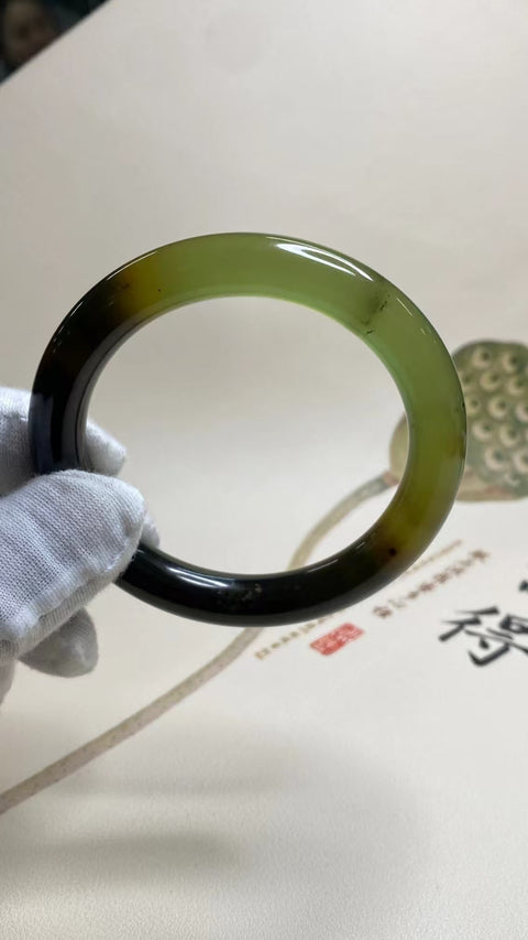 Gelang Giok Cui Alami Ukuran 56-58mm Ukuran 57.1mm Lebar Sisi 10.5mm Giok terjadi secara alami Pola acak Termasuk pajak pengiriman.