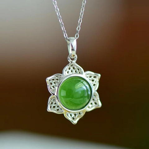 26225 Kalung Jasper Alami yang terbuat dari perak 925; Giok yang bersih, halus dan hangat, dengan gaya yang cantik dan apik.