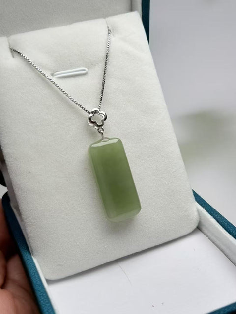 Kalung Plakat Perdamaian dan Keselamatan Giok Hetian Giok Alami 925 Tatahan Perak Ukuran 29 * 13 * 6mm Giok itu halus dan hangat Sudah termasuk pajak pengiriman.