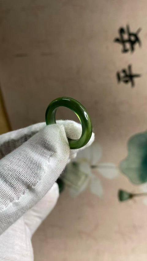 Cincin: Cincin hijau penuh giok Xiuyan yang indah, kaliber cocok untuk 17 cincin, termasuk pengiriman dan pajak