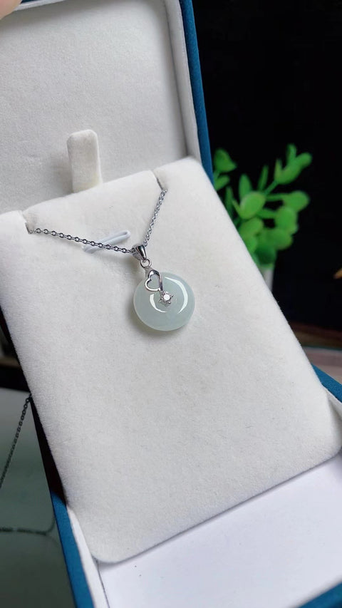 Kalung Jepitan Perdamaian Kecil Giok Alami Giok bersih, halus dan hangat Ukuran 1,5 mm Sudah termasuk pajak pengiriman.