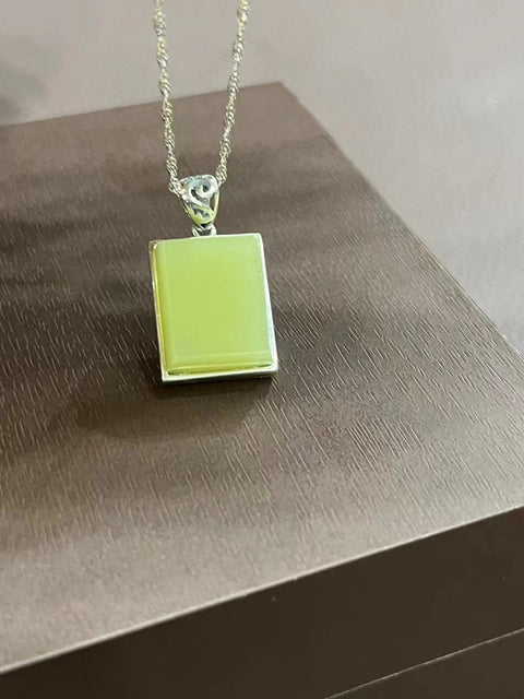 Kalung Kalung Mentega Ayam Giok Hetian Jade Alami yang terbuat dari perak 925, warna yang indah, gaya yang sederhana, sudah termasuk pajak pengiriman.