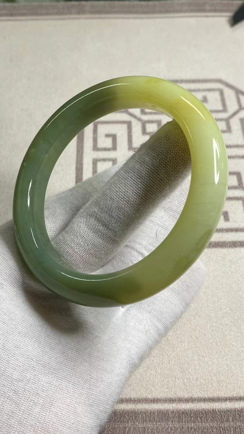 Gelang Batu Giok Giok Bunga Cui Giok Alami Ukuran 63-65mm Ukuran 664.2mm Lebar Sisi 12.5mm Giok adalah semua Pola Bunga yang muncul secara alami Paket Acak Termasuk Pajak Pengiriman