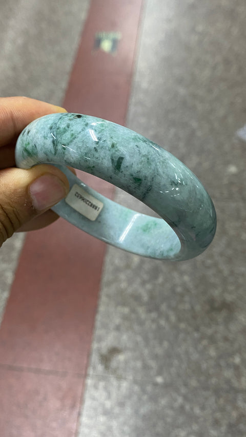 Gelang giok kelas A yang indah, bunga mengambang hijau pedas, sangat indah dalam kehidupan nyata, sangat hemat biaya, diameter 60mm, lebar sisi 16,8, batu alam dihasilkan secara alami, polanya acak, termasuk pengiriman dan pajak