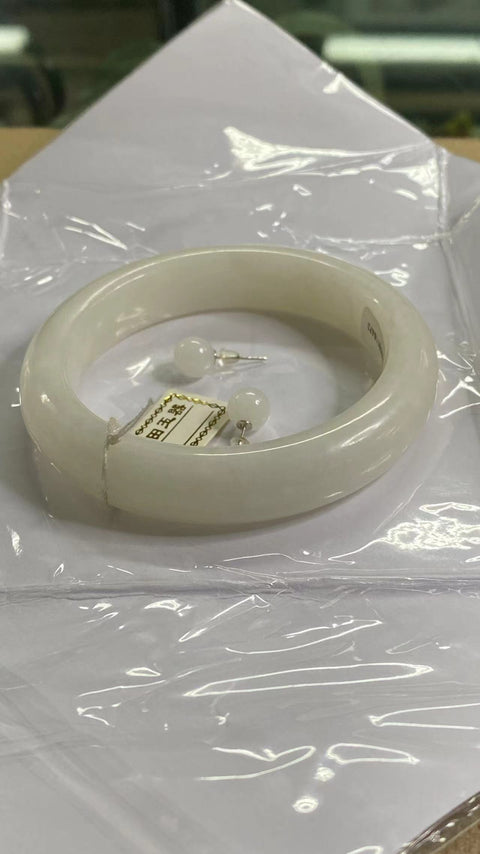 Gelang giok Hetian yang indah, kepala giok yang hangat dan lembab 👍,diameter 57.9mm, lebar sisi 12.8mm + anting 0.8 cm Giok adalah pola yang terjadi secara alami secara acak Termasuk pajak pengiriman