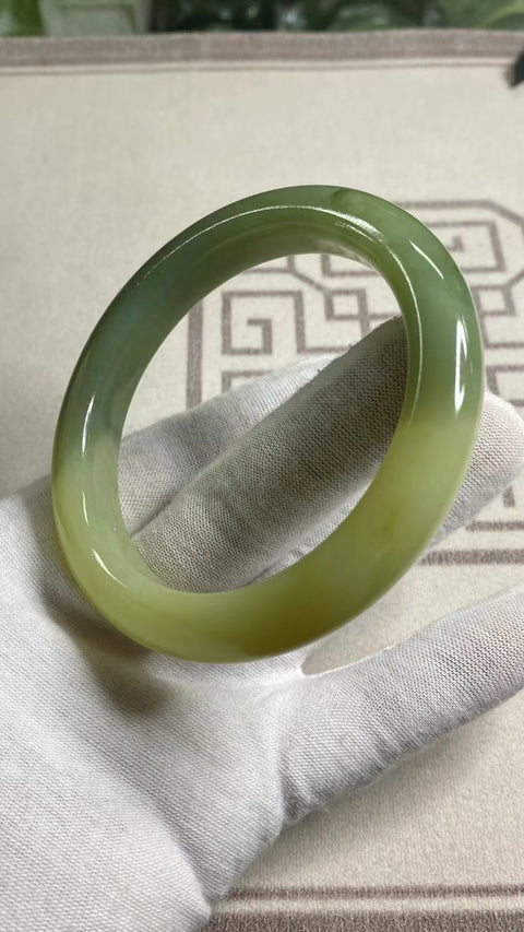 Gelang Batu Giok Giok Bunga Cui Giok Alami Ukuran 63-65mm Ukuran 664.2mm Lebar Sisi 12.5mm Giok adalah semua Pola Bunga yang muncul secara alami Paket Acak Termasuk Pajak Pengiriman