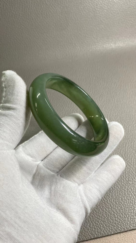 Gelang Giok Cui Alami Ukuran 57-59mm Ukuran 58.5mm Lebar Sisi 13.8mm Giok terjadi secara alami Pola acak Pajak pengiriman sudah termasuk.