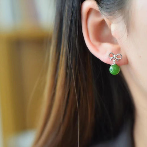 Anting Pejantan Jasper Alami Ukuran 8 * 8mm Gayanya sangat indah dan murah hati, gioknya halus dan hangat, dan desainnya unik, termasuk pajak pengiriman.