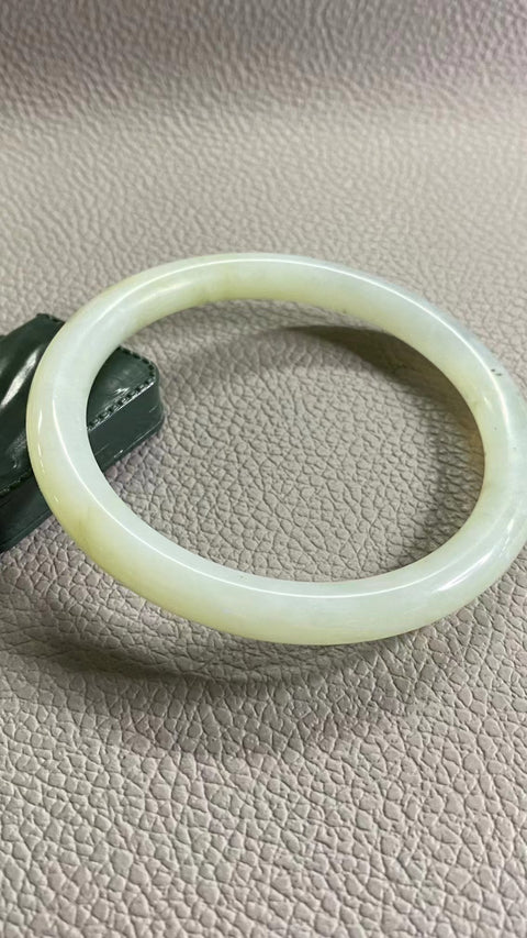 Gelang Garis Kecantikan Giok Cui Giok Alami Ukuran 61-63mm Ukuran 62.5mm Giok terjadi secara alami Pola acak Pengiriman dan pajak sudah termasuk.