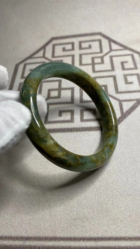 Gelang Biru Bertabur Bunga Giok Cui Giok Alami Ukuran 54-56mm Ukuran 55.5mm Lebar Sisi 12.1mm Giok terjadi secara alami Pola acak Sudah termasuk pajak pengiriman.