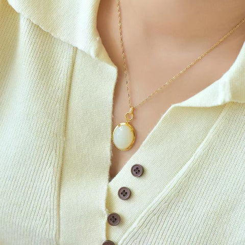3349-2T Set Kalung Telur Giok Hetian Alami dari Perak 925 Ukuran 15 * 20mm Giok bersih, halus dan hangat, dan gayanya baru dan unik.