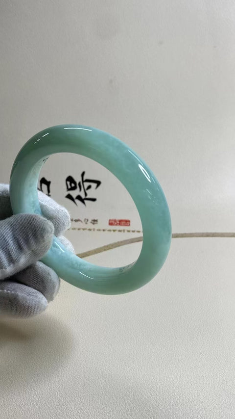 Gelang Jelly Celadon Alami Ukuran 58-60mm Ukuran 59.4mm Lebar Sisi 13.1mm Giok semuanya terjadi secara alami Pola acak Pajak pengiriman sudah termasuk.